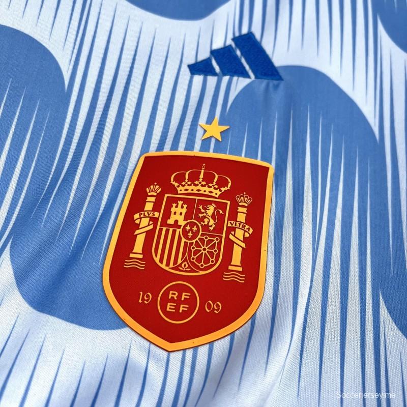 قميص إسبانيا للعب خارج أرضها في كأس العالم 2022 بطراز رجعي