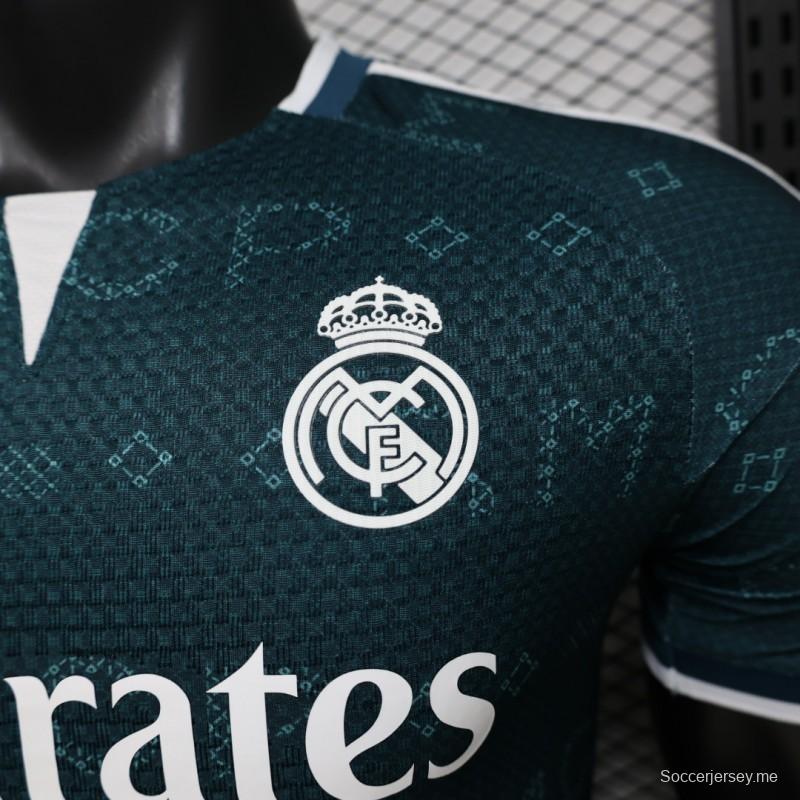 قميص ريال مدريد للعب خارج أرضه للموسم 2026/2027