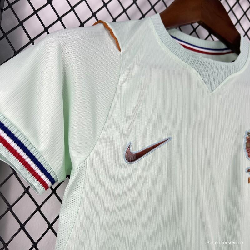الزي الخارجي لمنتخب فرنسا للأطفال في كأس العالم 2026