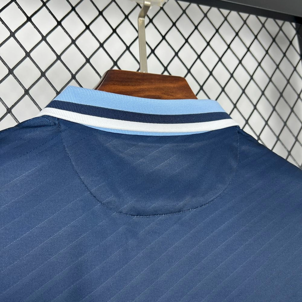 2025/25/26 قميص نادي قرطبة لكرة القدم خارج ملعبه