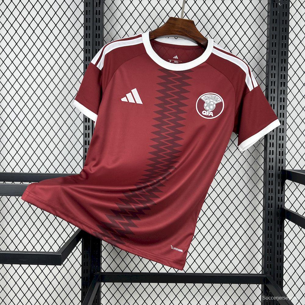 القميص الأساسي لكأس العالم 2026 للرجال قطر 2026 للرجال