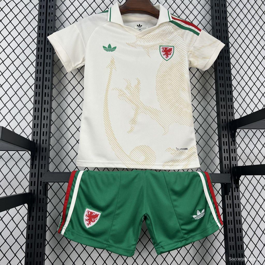 زي ويلز للأطفال للمباريات خارج أرضهم لعام 2026