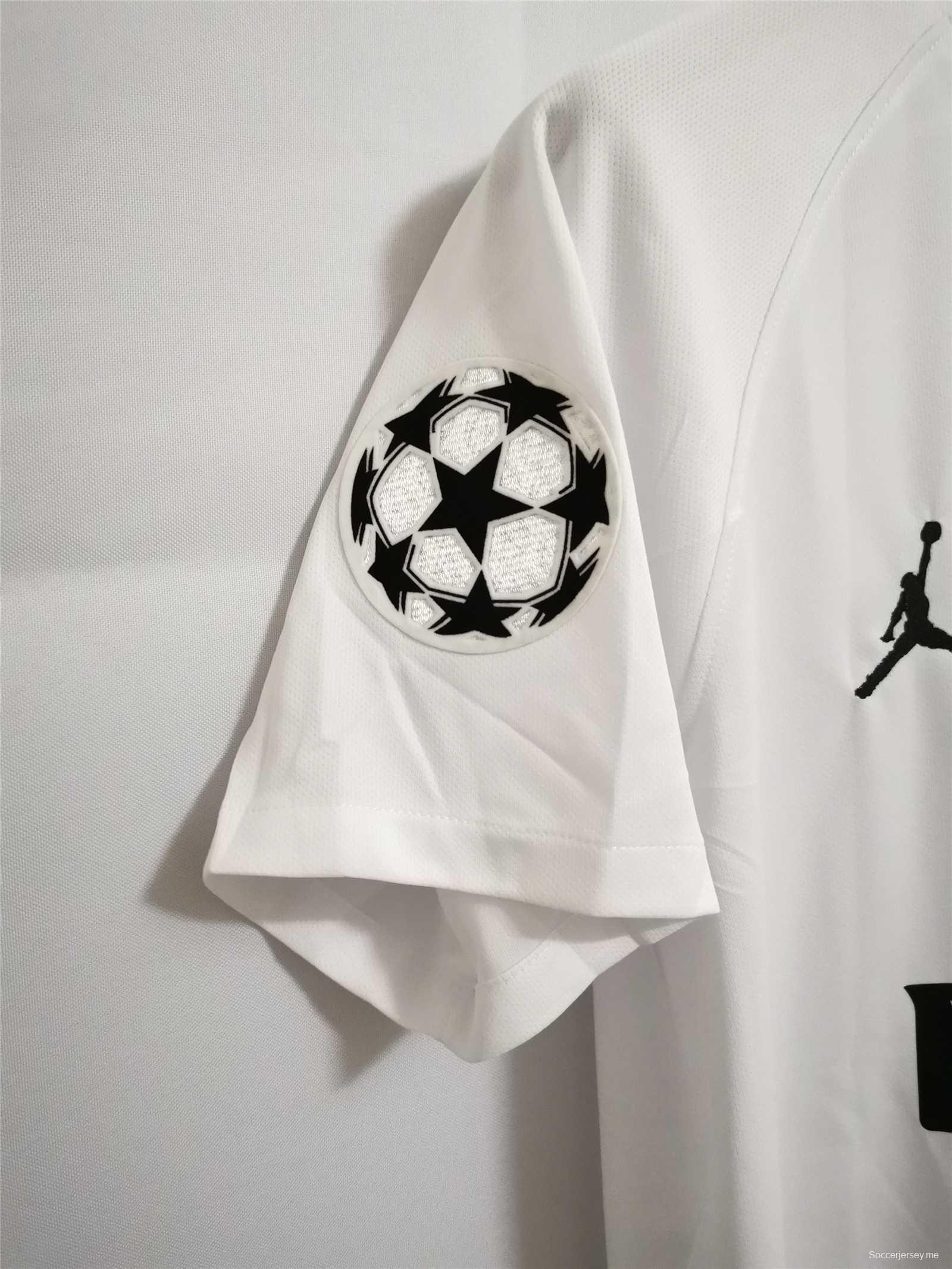 قميص أبيض ريترو 18/19 باريس سان جيرمان ذهاباً وإياباً مع رقعة الأبطال
