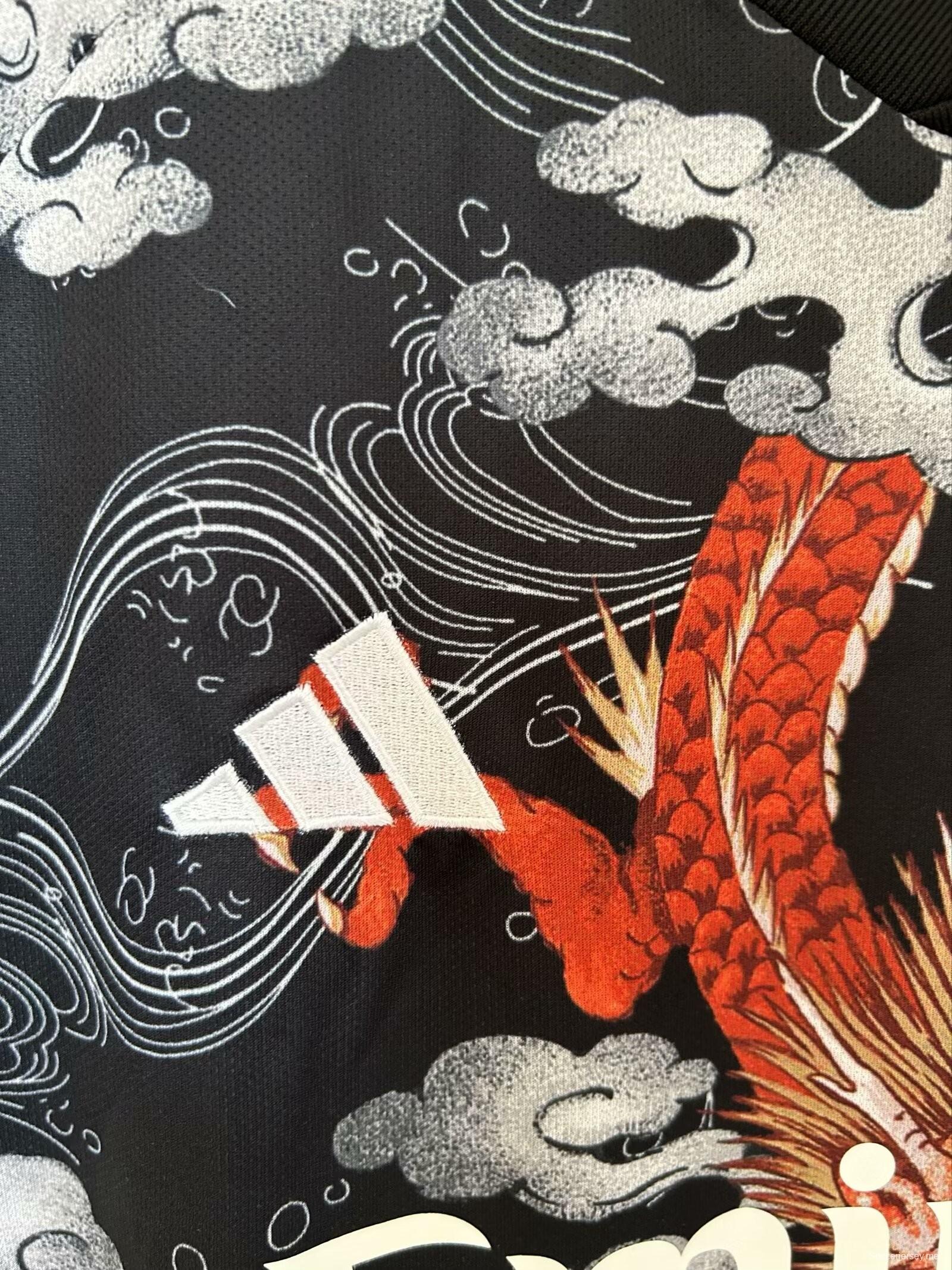 24/25 قميص ريال مدريد التنين الخاص 24/25
