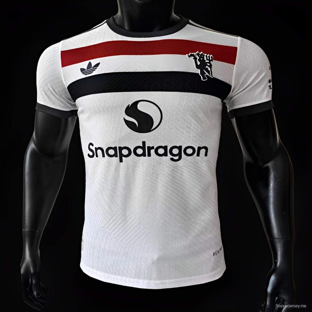 إصدار اللاعب 24/25 القميص الأبيض الثالث لمانشستر يونايتد 24/25
