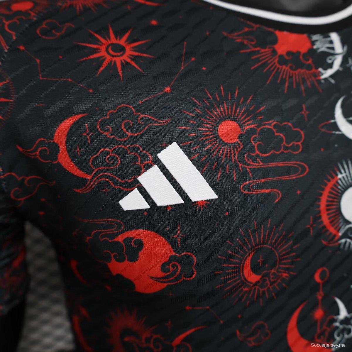 نسخة اللاعب 2024 قميص خاص من إصدار 2024 اليابان باللون الأسود المرصع بالنجوم والسماء المرصعة بالنجوم
