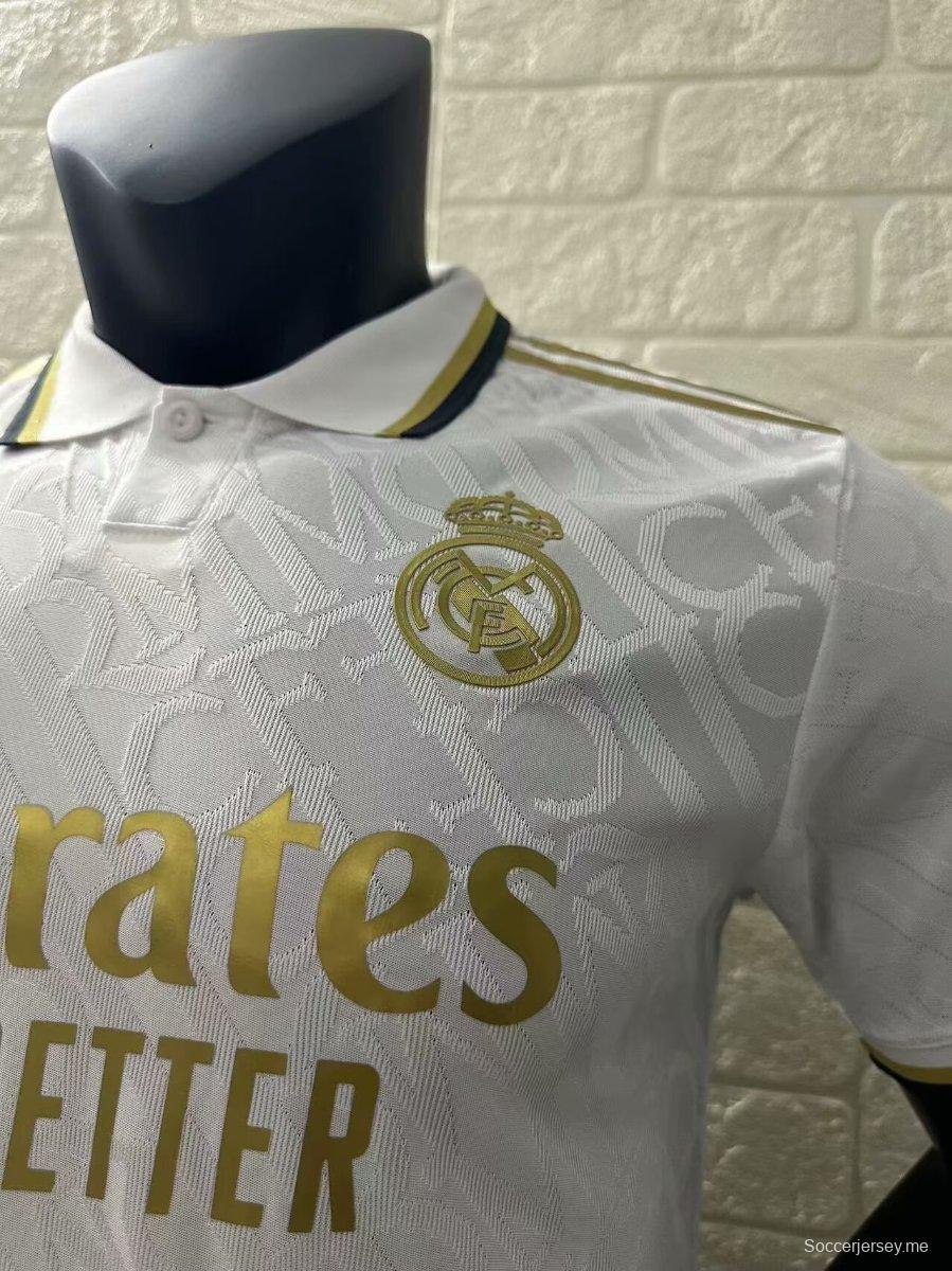 نسخة اللاعب 24/25 قميص ريال مدريد الأبيض الخاص قبل المباراة
