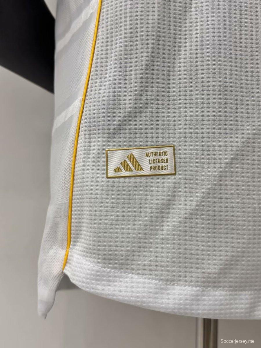 قميص ريال مدريد 25/26 نسخة اللاعب 25/26 على أرض ريال مدريد