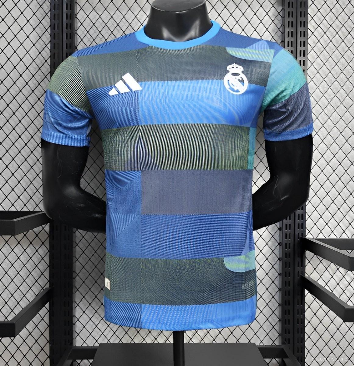 إصدار 25/26 لاعب 25/26 نسخة ريال مدريد الخاصة