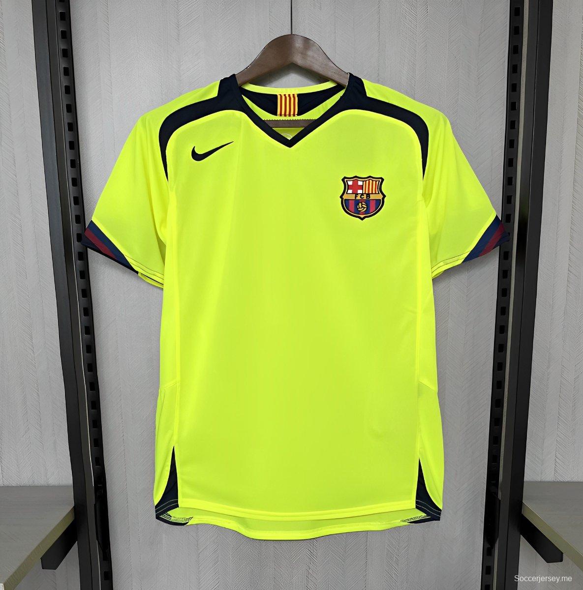قميص برشلونة الرجعية 2005/2006 ذهاباً وإياباً