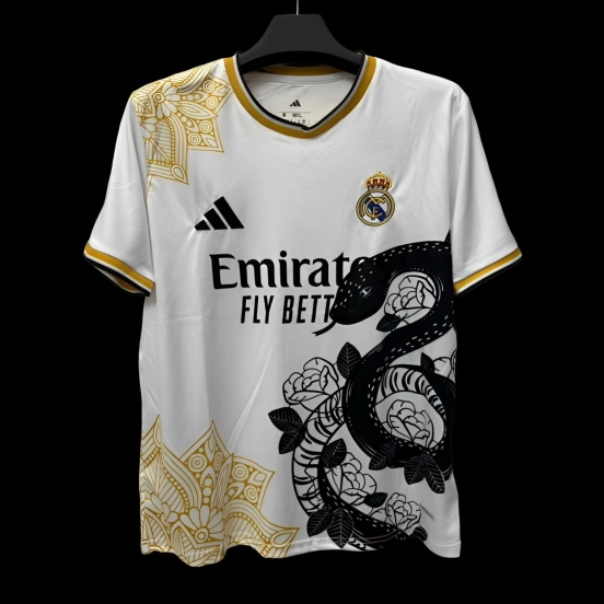 قميص ريال مدريد 25/26 قميص ريال مدريد الأرجواني الخاص بنمط الأفعى