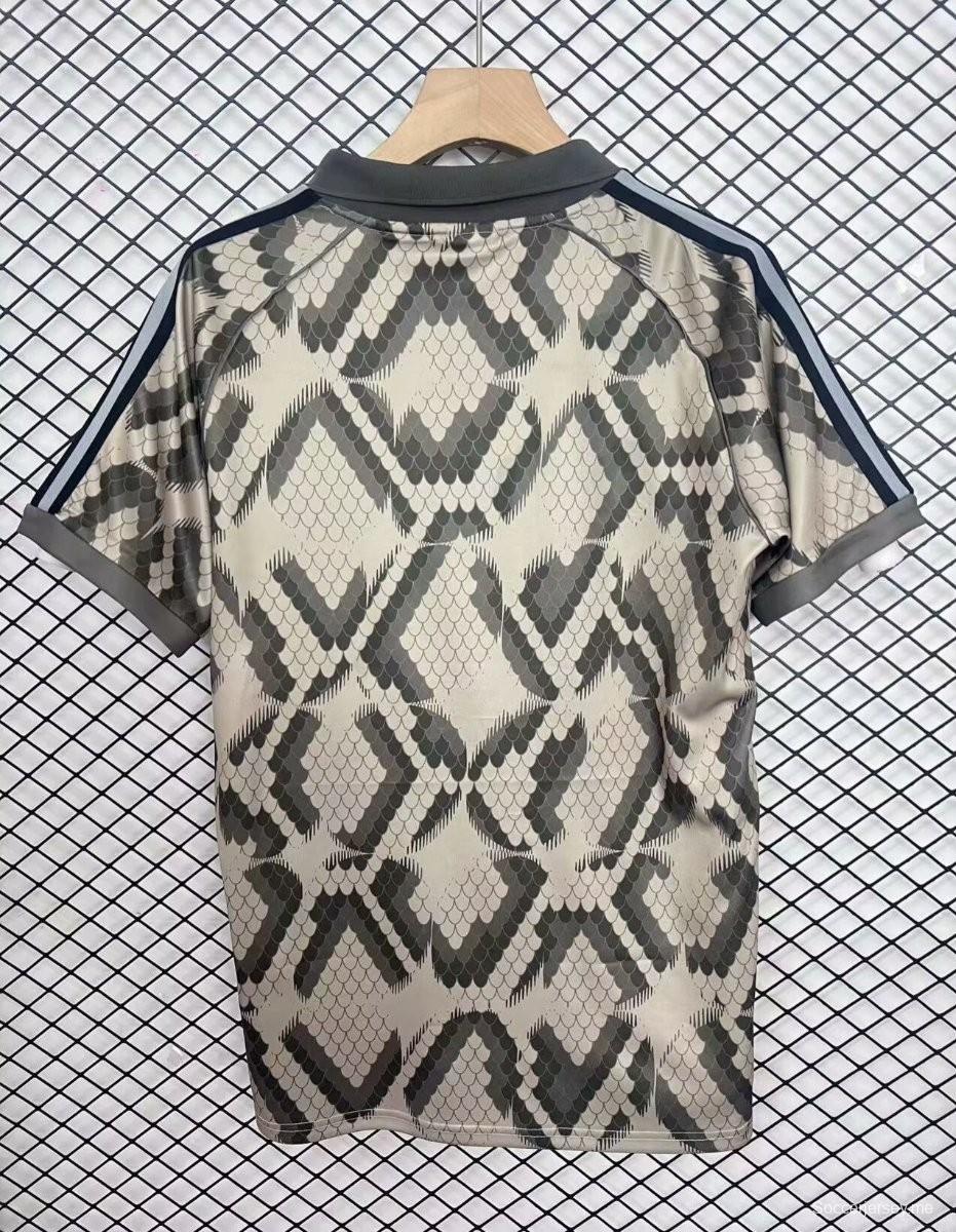 25/26 قميص خاص بني اللون بني خاص بنادي بايرن ميونيخ الألماني لكرة القدم