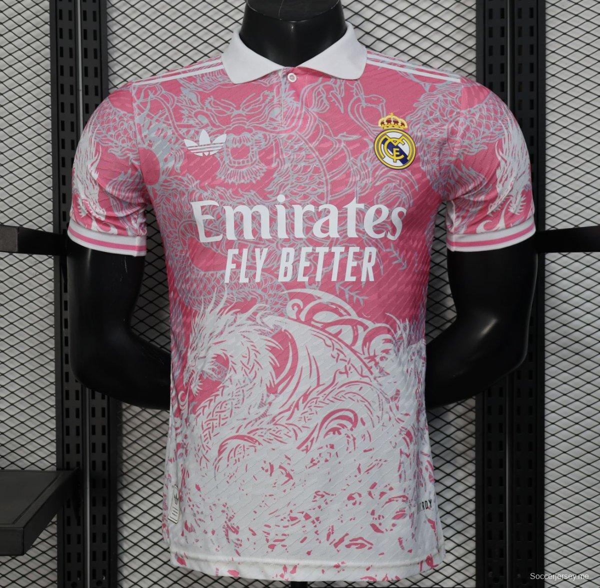 قميص ريال مدريد 25/26 إصدار اللاعب 25/26 وردي بنقشة التنين