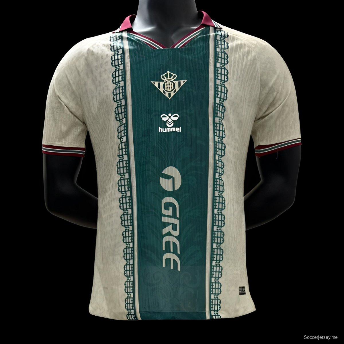 نسخة اللاعب 25/26 قميص ريال بيتيس أبيض بخطوط خضراء مخططة باللون الأخضر