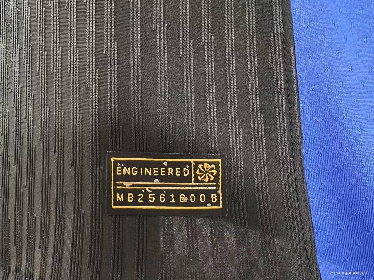 نسخة اللاعب 24/25 قميص برشلونة × ترافيس سكوت خارج الملعب