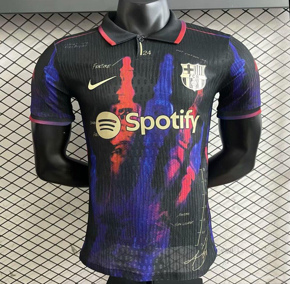 نسخة اللاعب 25/26 من قميص نادي برشلونة أسود بتصميم كسر أحمر وأزرق بتصميم كسر أحمر وأزرق