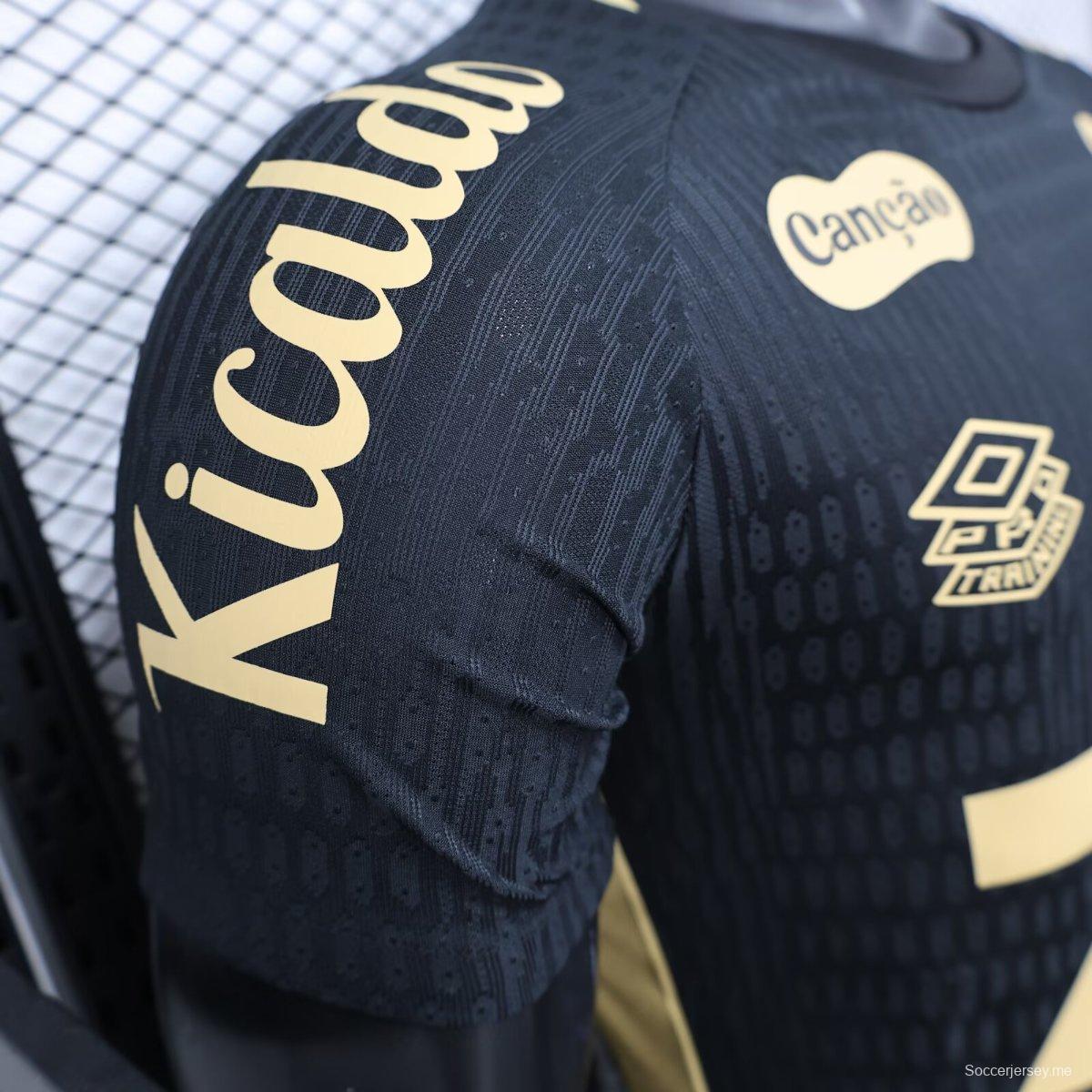 نسخة اللاعب 25/26 من قميص نادي سانتوس لكرة القدم أسود بنقشة مزخرفة مع رعاة كاملين