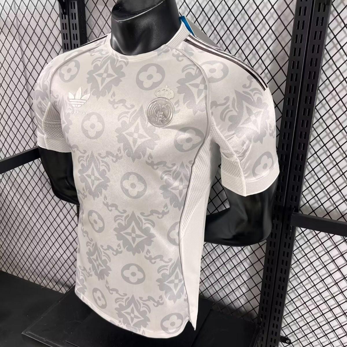 إصدار اللاعب 25/26 قميص ريال مدريد × لويس فويتون الخاص 25/26