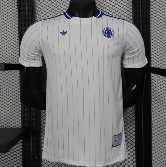 2026 نسخة اللاعبين كولومبيا قميص أبيض مع خطوط زرقاء عمودية