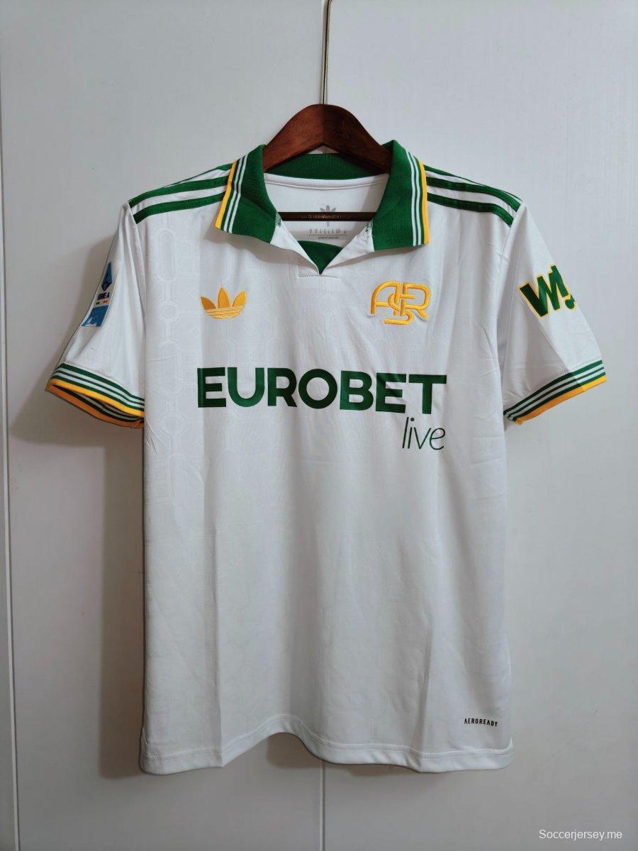 القميص الأبيض الثالث لفريق روما لموسم 2025/2026 مع شعار الراعي الكامل