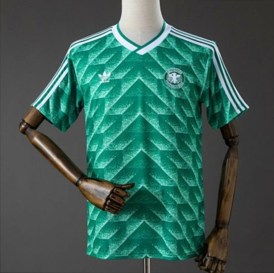 قميص ألمانيا خارج أرضها بنمط كلاسيكي لموسم 90/91