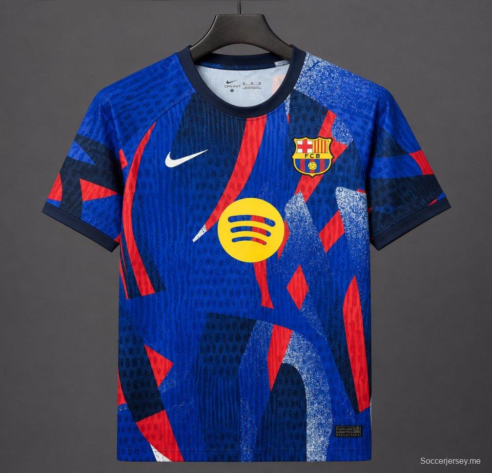 القميص ذو التصميم التجريدي بلمسات الفرشاة الخاص بمباراة برشلونة 25/26