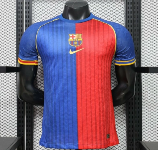 قميص اللاعب إصدار 26/27 لفريق برشلونة باللون الأزرق الملكي والأحمر القرمزي بخطوط عمودية  إصدار خاص